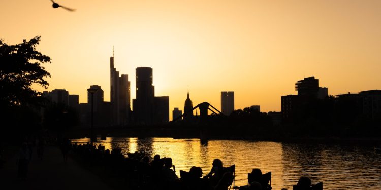 Il Pil dell'Eurozona cresce, mentre gli Stati Uniti rallentano