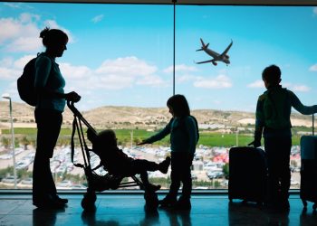 Scegliere l'orario del volo in base all'età dei bambini
