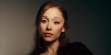 Ariana Grande si ritira temporaneamente dalla scena pubblica dopo il tour