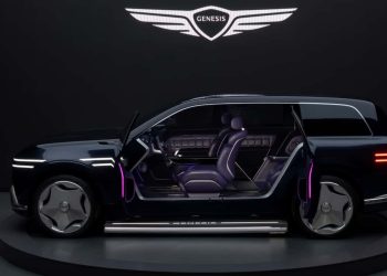 Genesis svela il SUV elettrico GV90 con porte controvento