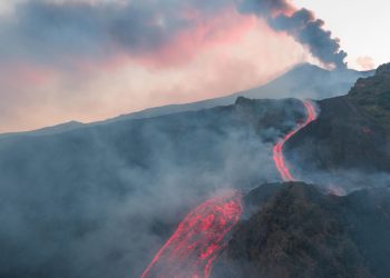 Etna, nuova attività alla Voragine: l'INGV rileva un tremore alto