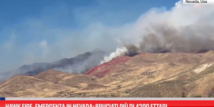Incendio Hawk in Nevada: evacuate quasi 14 mila abitazioni