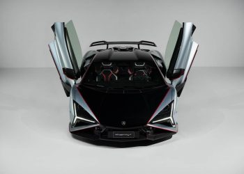 Lamborghini svela la Revuelto SV: l'ibrida da 1.065 CV